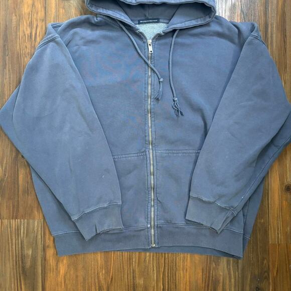 Brandy Melville Heavyweight Cotton Zip-Up Hoodie with an Oversized Fit. - Picture 2 of 6